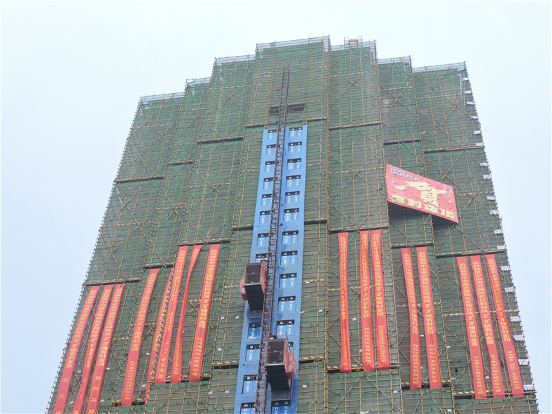 喜報！中冶南方國際社區(qū)一期南區(qū)住宅四標段項目喜封金頂！