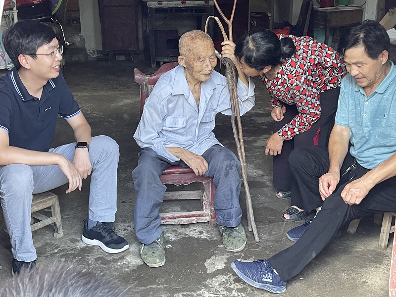 區(qū)人大代表、集團(tuán)副總馮小龍走訪潘塘福利院為老人送關(guān)懷